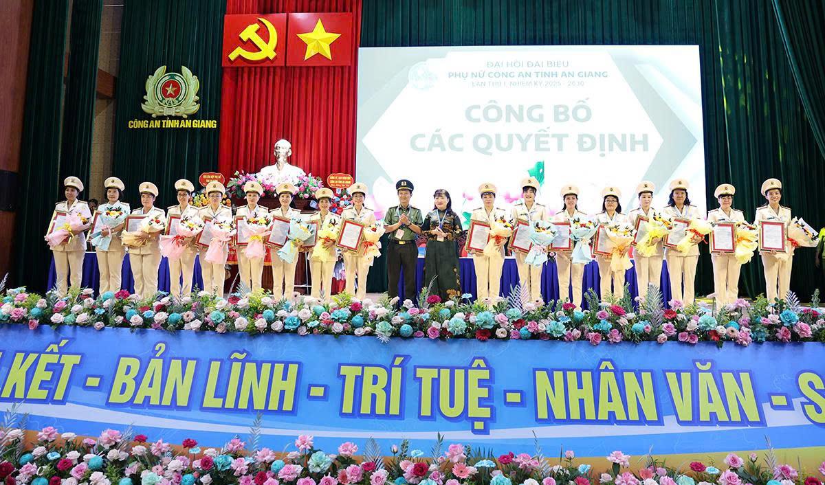 Trao quyết định chỉ định và ra mắt Ủy viên Ban Phụ nữ Công an tỉnh khóa I, nhiệm kỳ 2025 - 2030