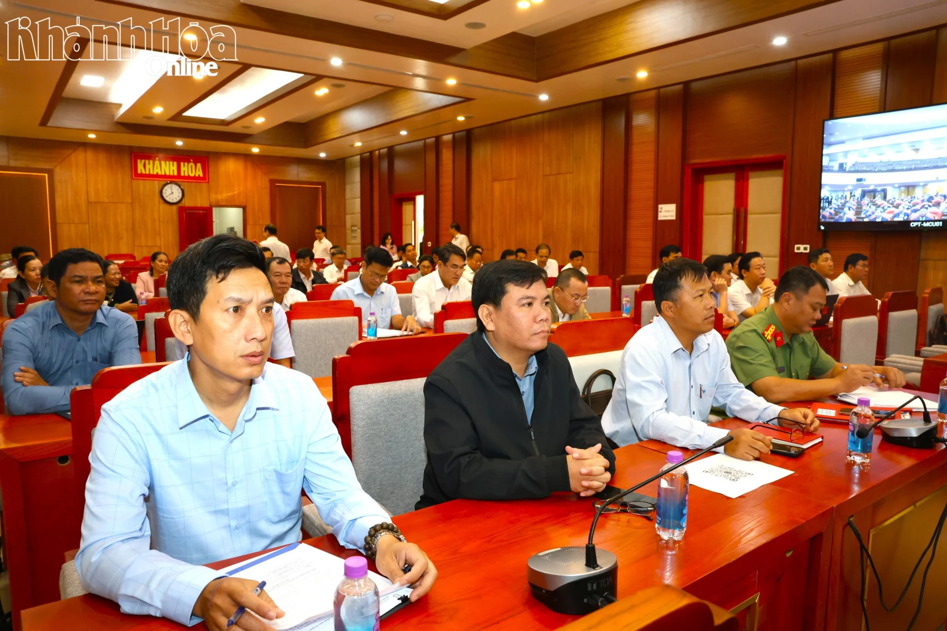 Đại biểu dự hội nghị tại điểm cầu Tỉnh ủy Kh&aacute;nh H&ograve;a