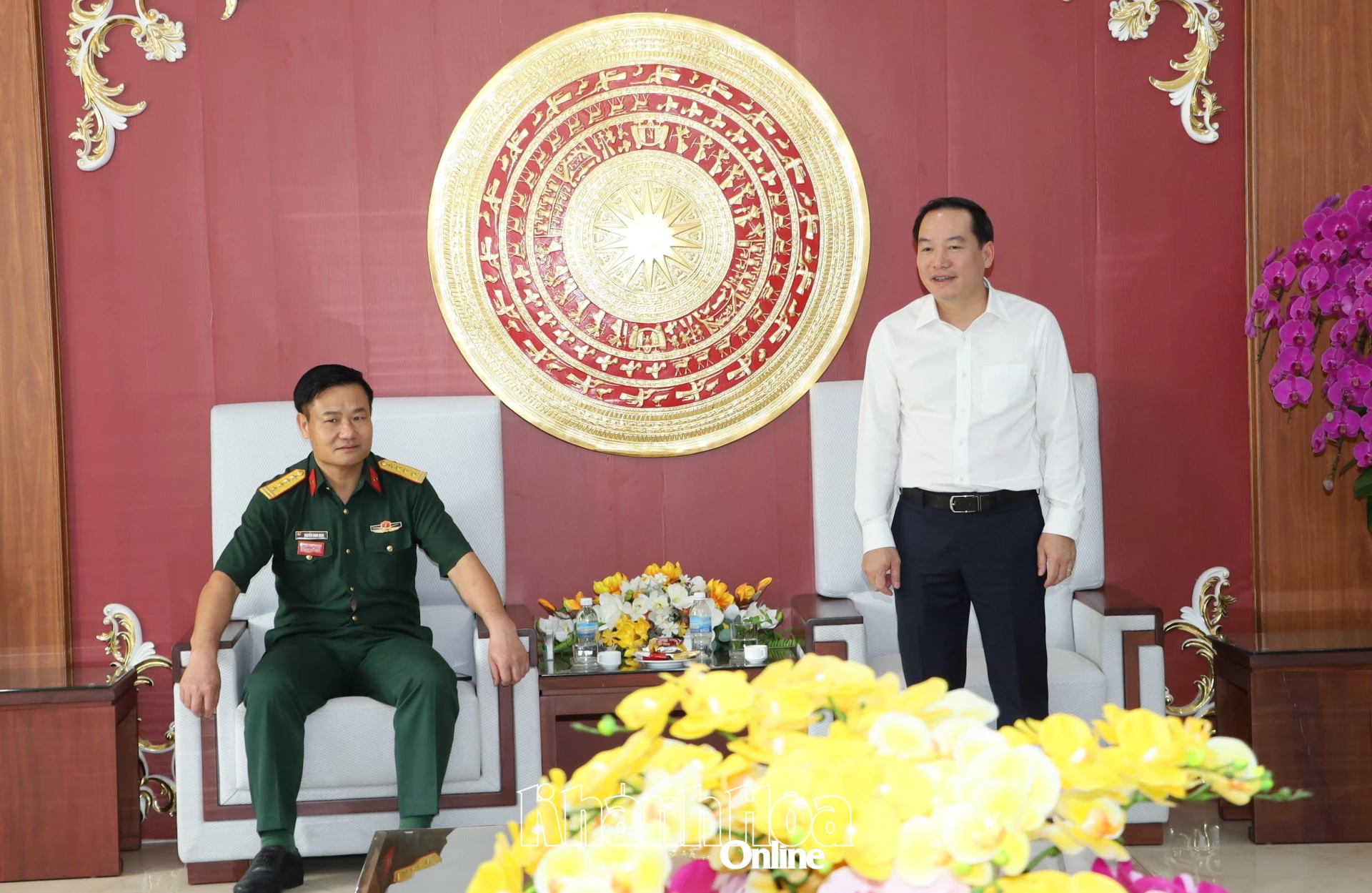 Đồng ch&iacute; Hồ Xu&acirc;n Trường gửi những lời ch&uacute;c mừng đến to&agrave;n thể c&aacute;n bộ, chiến sĩ Trường sĩ quan Th&ocirc;ng tin.