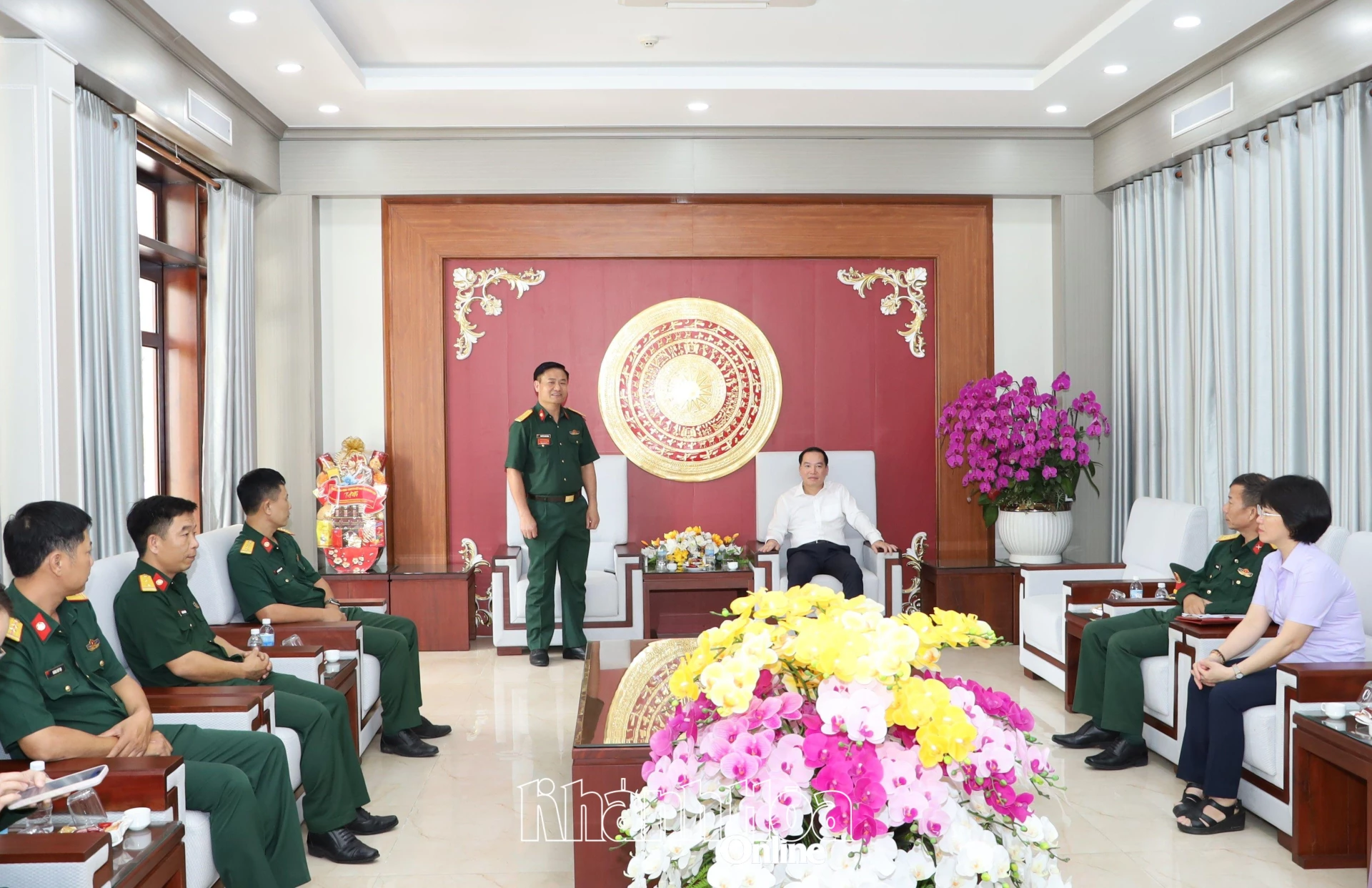 L&atilde;nh đạo Trường sĩ quan Th&ocirc;ng tin b&aacute;o c&aacute;o sơ bộ về t&igrave;nh h&igrave;nh hoạt động của đơn vị.