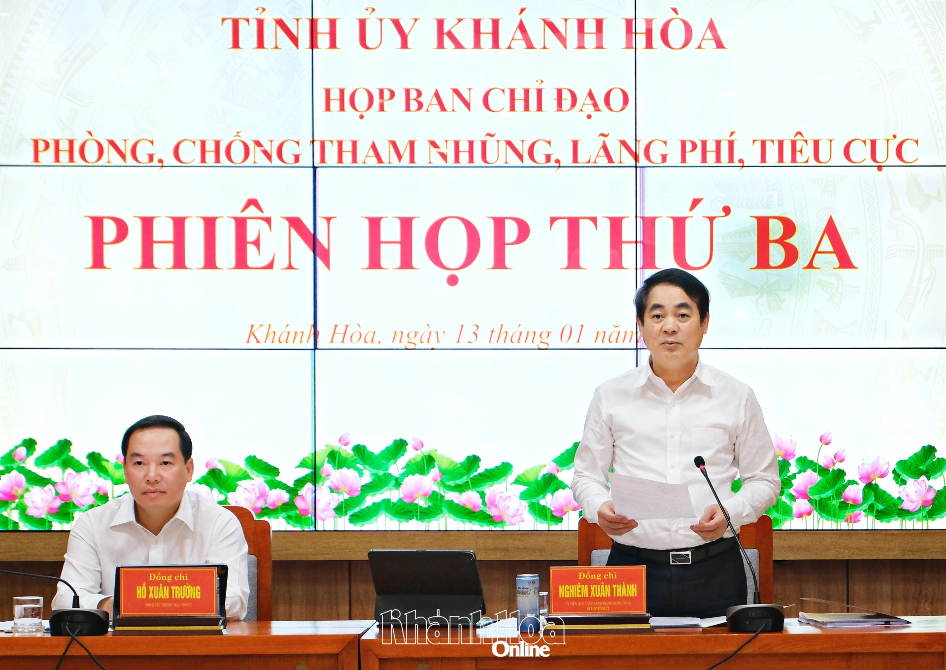 C&aacute;c đồng ch&iacute; chủ tr&igrave; phi&ecirc;n họp.