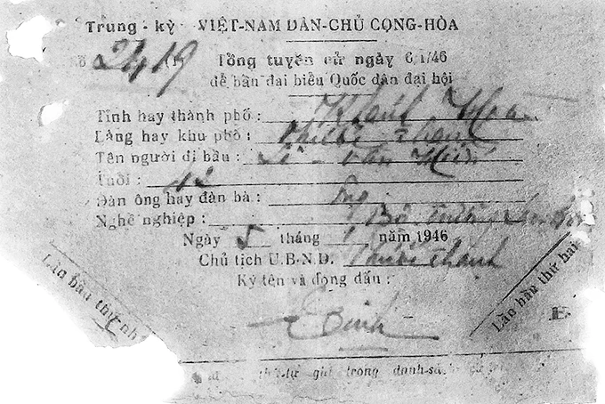 Thẻ cử tri Tổng tuyển cử bầu đại biểu Quốc hội kh&oacute;a I của Bộ trưởng Bộ Lao động L&ecirc; Văn Hiến - Trưởng ph&aacute;i đo&agrave;n của Ch&iacute;nh phủ tại l&agrave;ng Phước Thạnh, Di&ecirc;n Kh&aacute;nh. (Ảnh tư liệu của Ban Tuy&ecirc;n gi&aacute;o v&agrave; D&acirc;n vận Tỉnh ủy Kh&aacute;nh H&ograve;a)