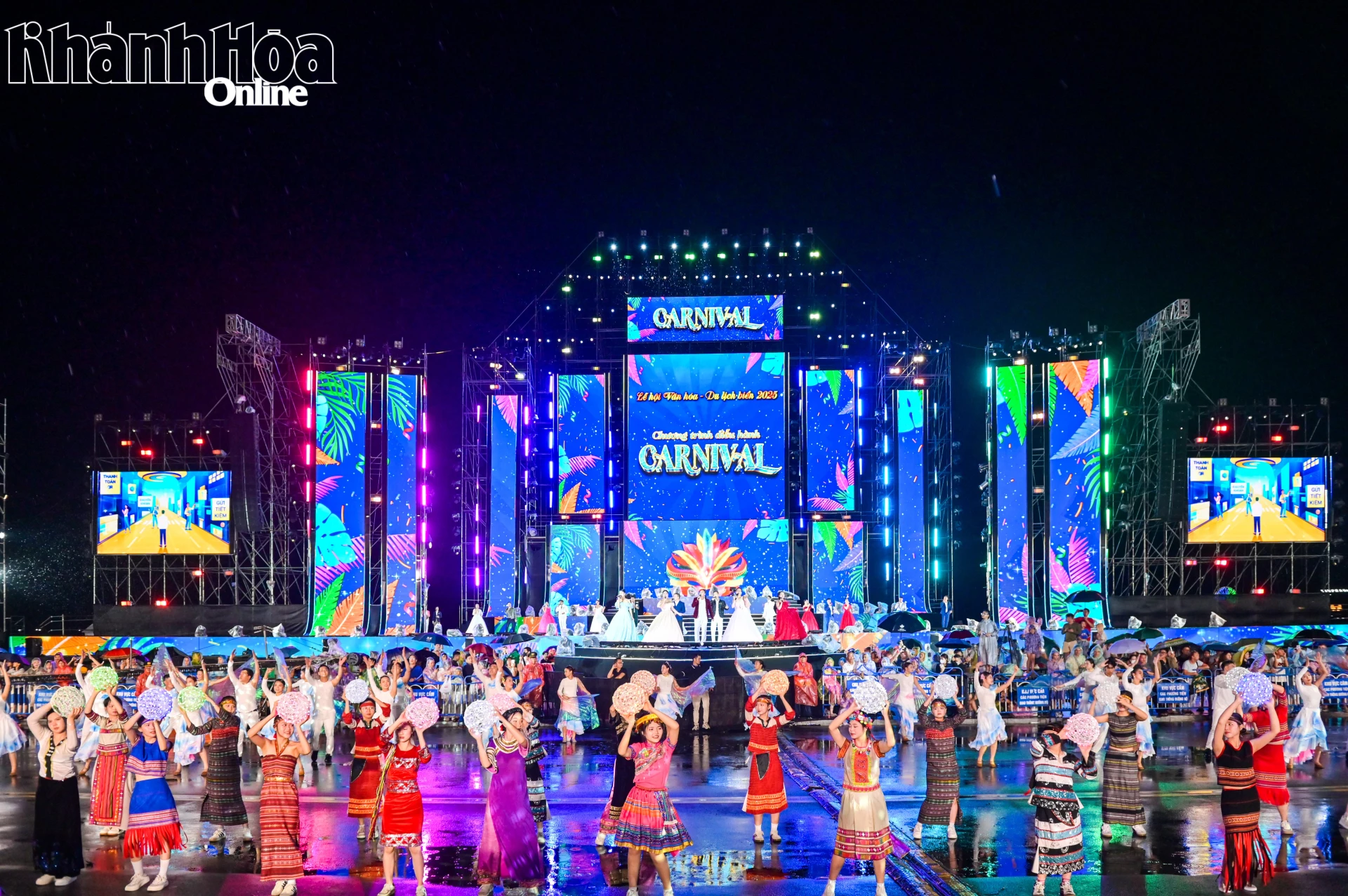 Biểu diễn d&acirc;n vũ trong chương tr&igrave;nh Canival thuộc Lễ hội Văn h&oacute;a - Du lịch biển 2025.