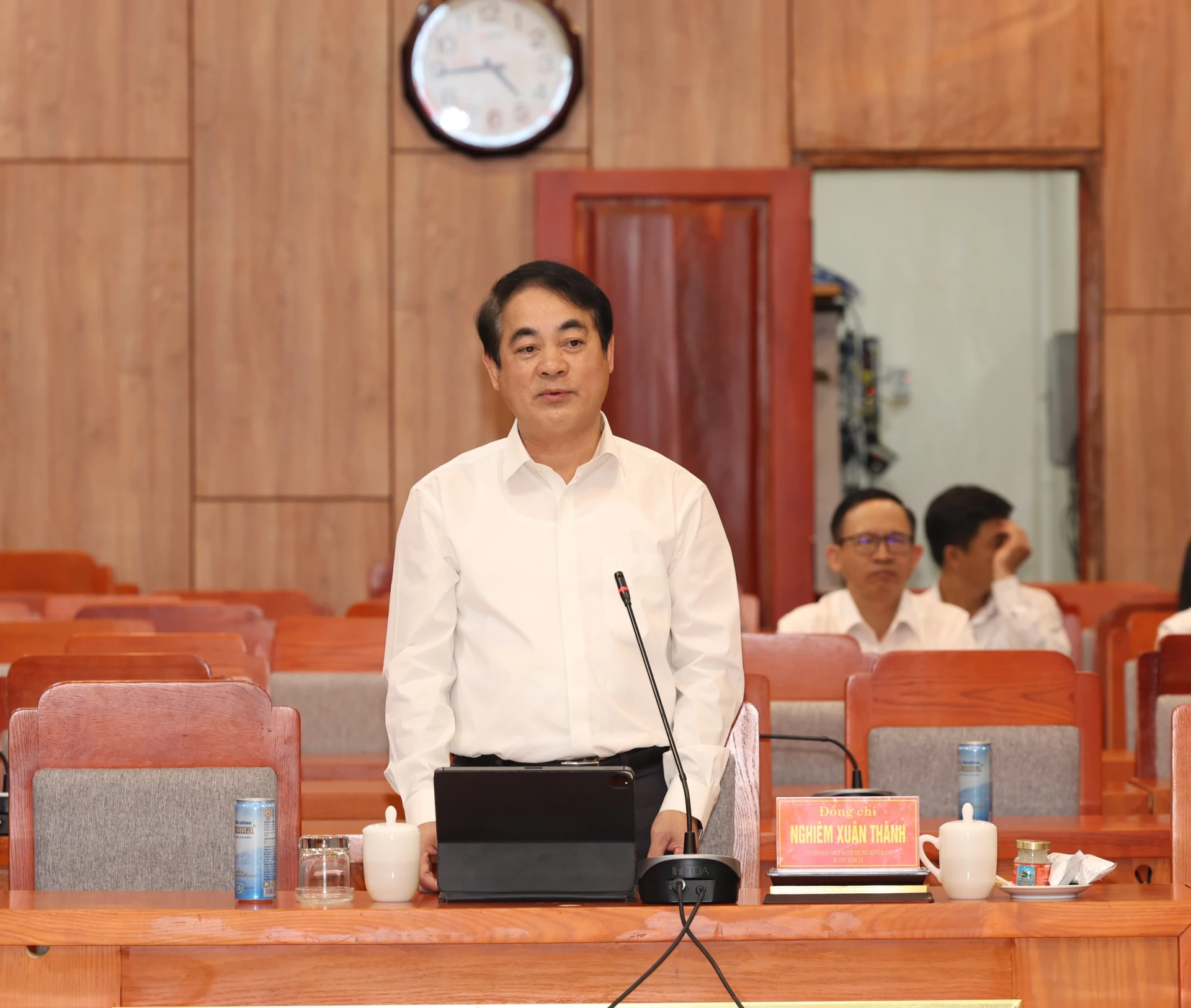 B&iacute; thư Tỉnh ủy Nghi&ecirc;m Xu&acirc;n Th&agrave;nh ph&aacute;t biểu tại buổi gặp mặt.