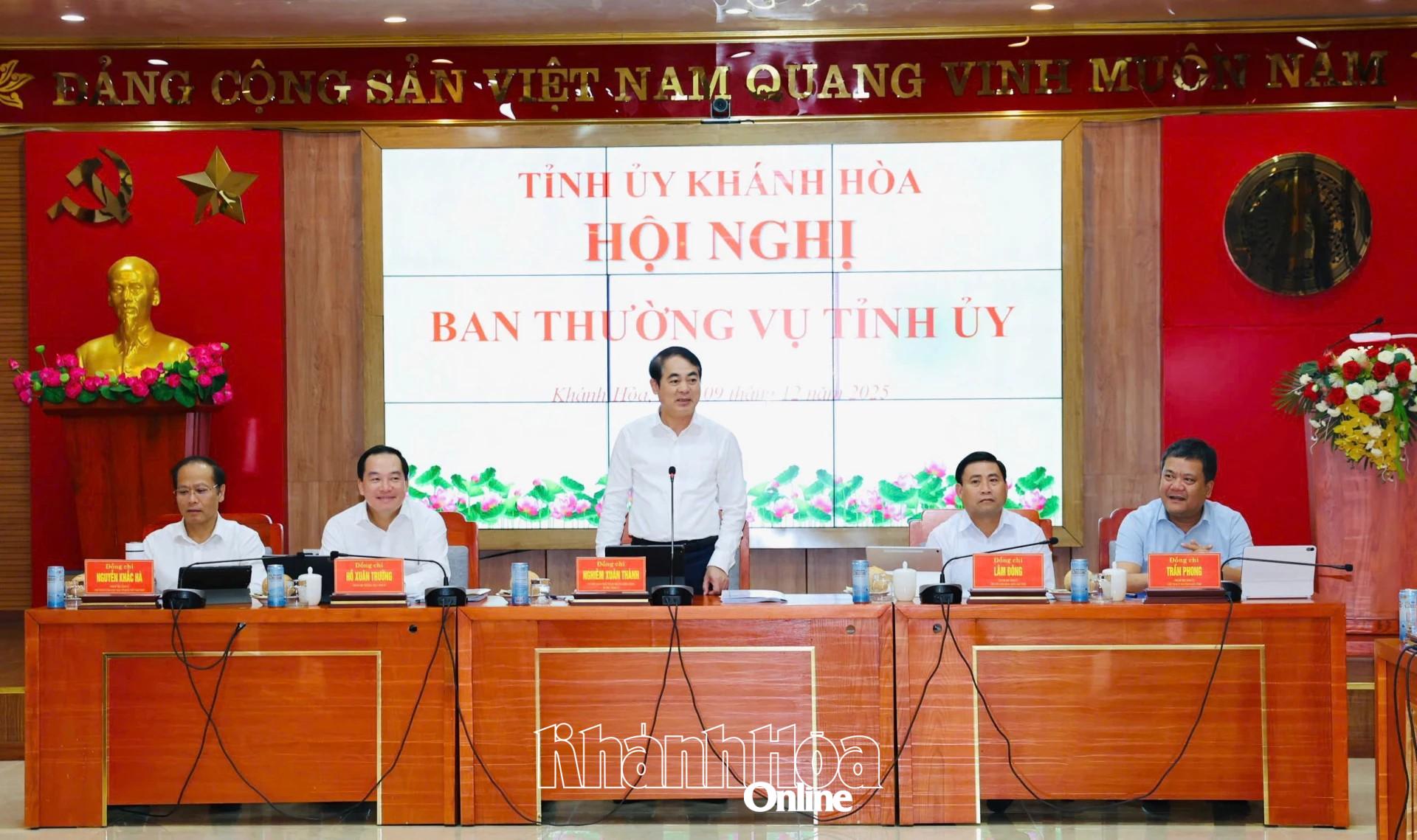 C&aacute;c đồng ch&iacute; Thường trực Tỉnh ủy chủ tr&igrave; hội nghị.