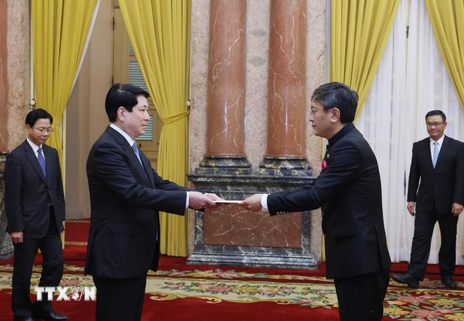 Chủ tịch nước Lương Cường nhận Quốc thư từ Đại sứ Ấn Độ tại Việt Nam Tshering Wangchuk Sherpa. (Ảnh: Lâm Khánh/TTXVN) ttxvn-chu-tich-nuoc-dai-su-an-do-tshering-w-sherpa-trinh-quoc-thu-12-1.jpg
