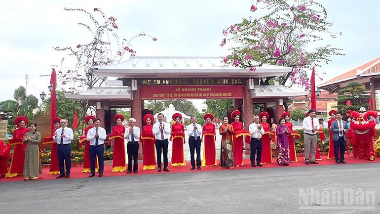 Nghi thức cắt băng khánh thành công trình “Tu bổ, tôn tạo và phát huy giá trị Khu di tích Nguyễn Sinh Sắc”. ndo_br_nss3.jpg
