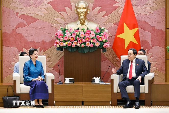 Chủ tịch Quốc hội Trần Thanh Mẫn tiếp Đại sứ Vương quốc Campuchia tại Việt Nam Chea Kimtha đến chào từ biệt nhân dịp kết thúc nhiệm kỳ công tác. (Ảnh: Doãn Tấn/TTXVN) ttxvn-1301-chu-tich-quoc-hoi-dai-su-campuchia-chao-tu-biet-2.jpg