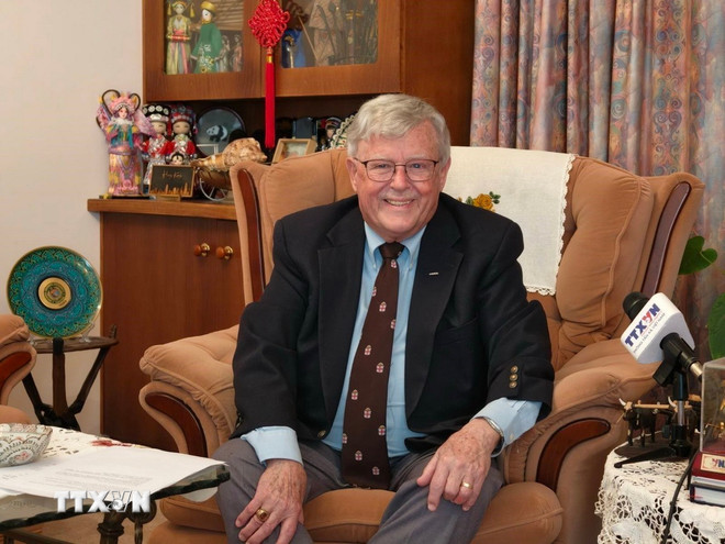 Giáo sư Carl Thayer, thuộc Học viện Quốc phòng Australia, Đại học New South Wales. (Ảnh: Trung Trang/TTXVN) ttxvn-giao-su-carl-thayer-resize.jpg