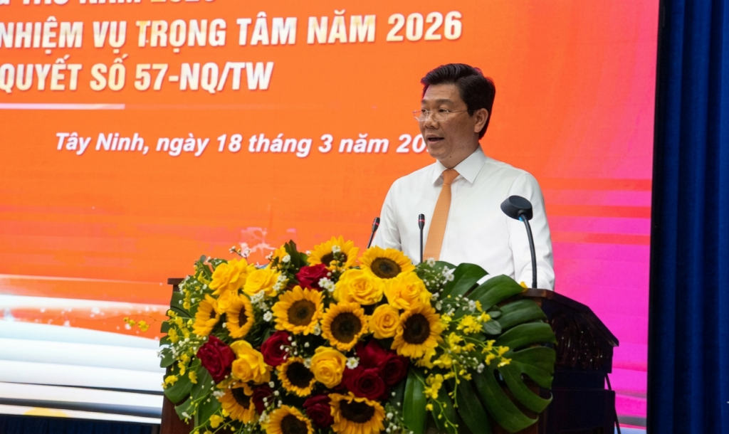 Uỷ viên BCH Trung ương Đảng, Phó Bí thư Thường trực Tỉnh uỷ, Chủ tịch HĐND tỉnh Nguyễn Mạnh Hùng phát biểu khai mạc hội nghị