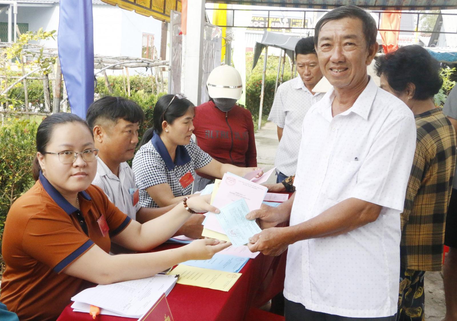 Xã Đông Hòa rộn ràng ngày bầu cử