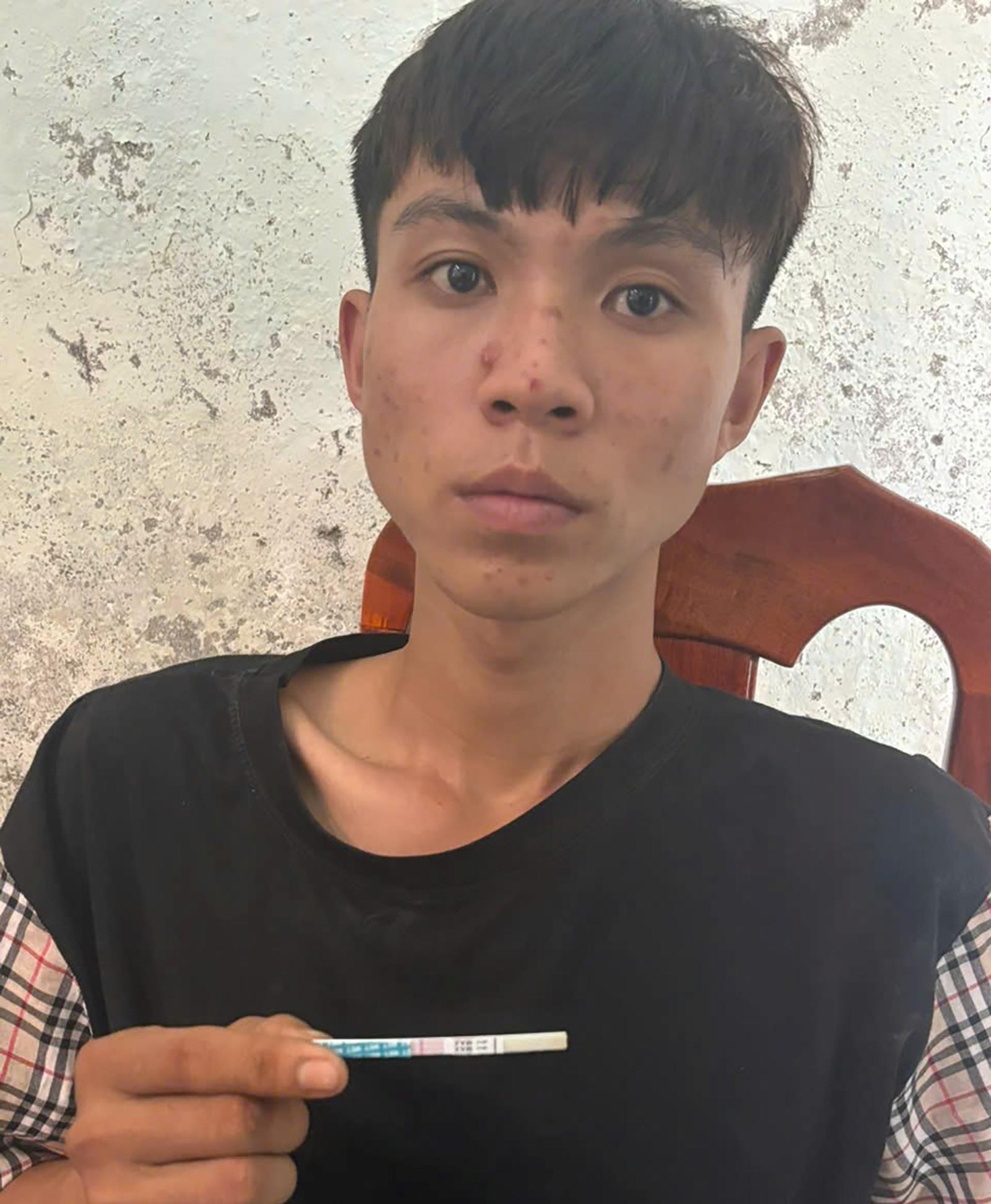 Bắt quả tang đối tượng tàng trữ trái phép chất ma túy