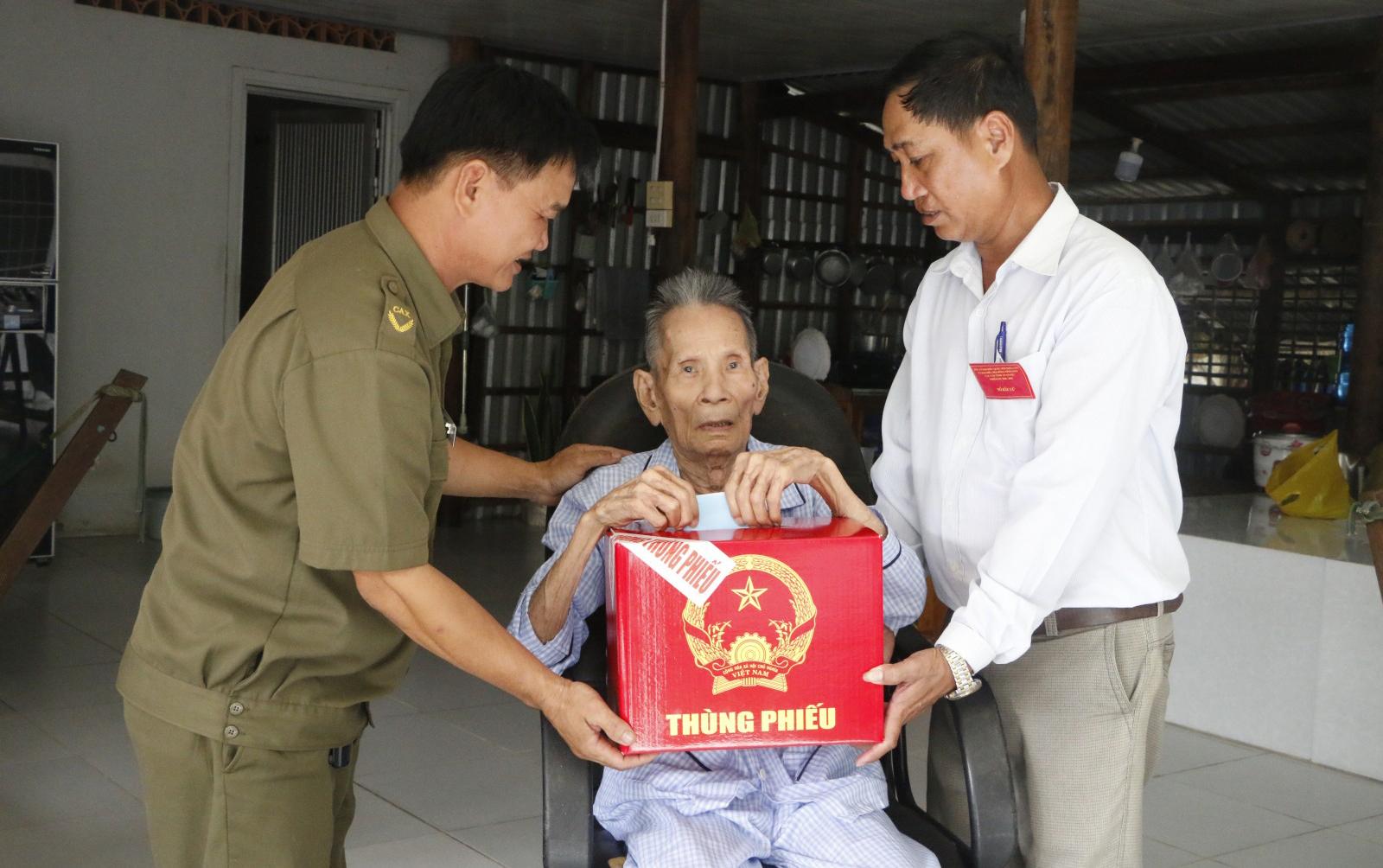 Xã Đông Hòa rộn ràng ngày bầu cử