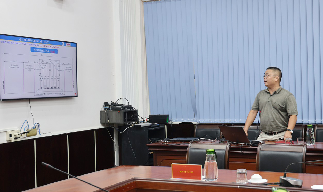 Phó Chủ tịch UBND tỉnh An Giang Ngô Công Thức chỉ đạo thực hiện các công trình trọng điểm