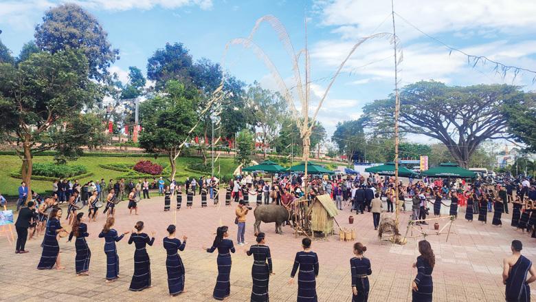 Lâm Đồng đẩy mạnh các hoạt động văn hóa, văn nghệ phục vụ nhiệm vụ chính trị và đời sống Nhân dân - Ảnh 1.