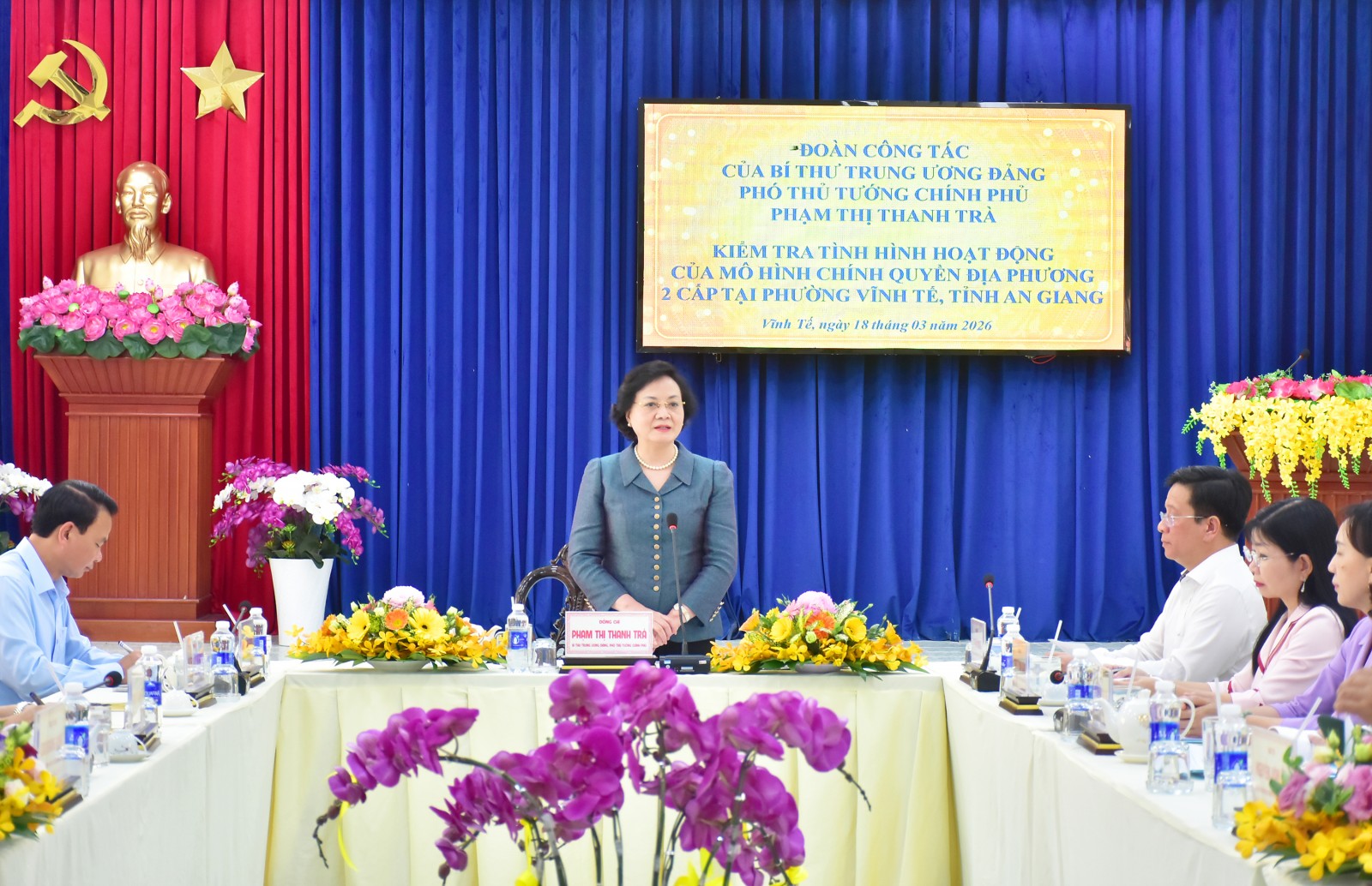 Phó Thủ tướng Chính phủ Phạm Thị Thanh Trà kiểm tra mô hình chính quyền 2 cấp tại phường Vĩnh Tế