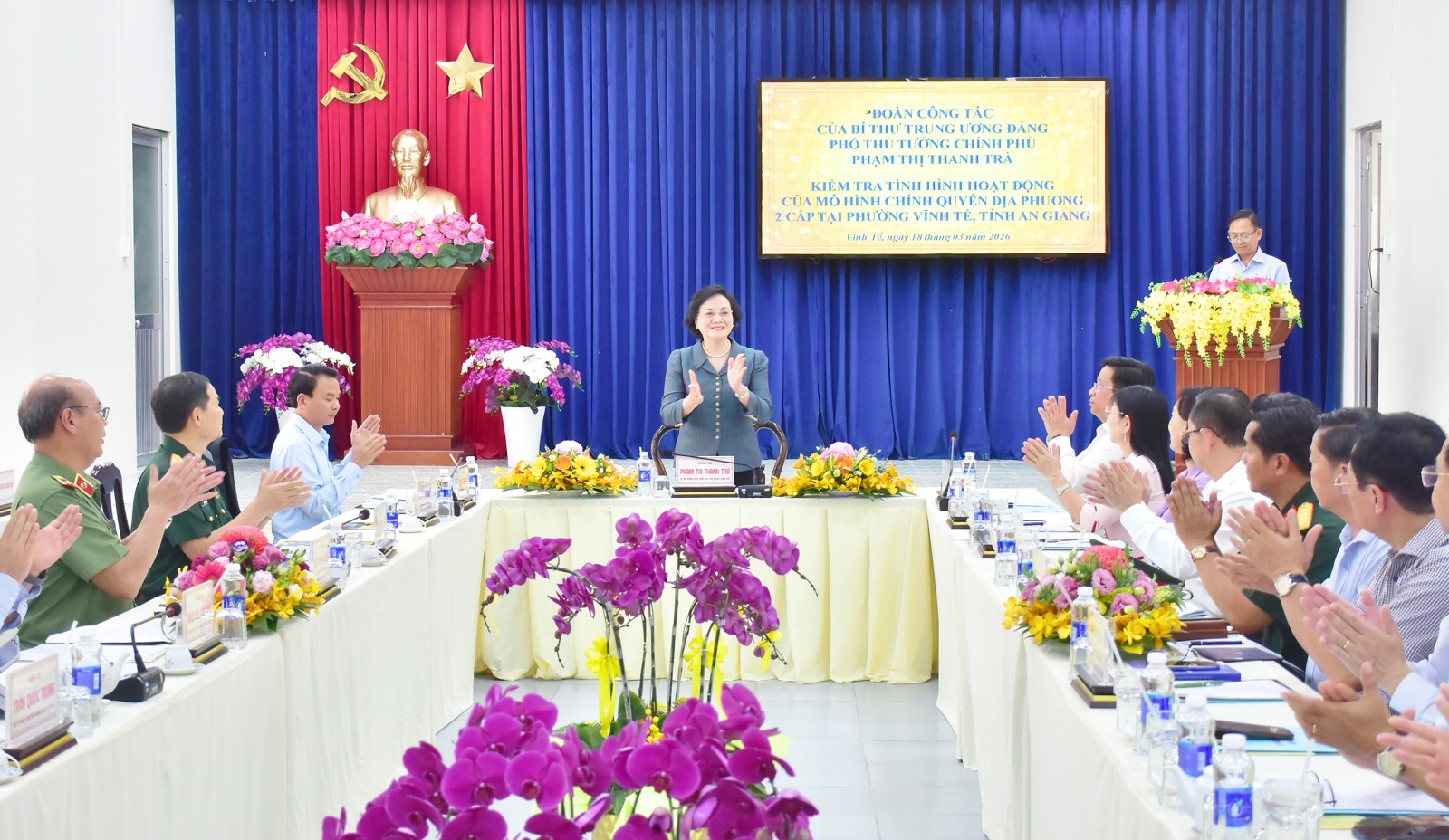 Phó Thủ tướng Chính phủ Phạm Thị Thanh Trà kiểm tra mô hình chính quyền 2 cấp tại phường Vĩnh Tế