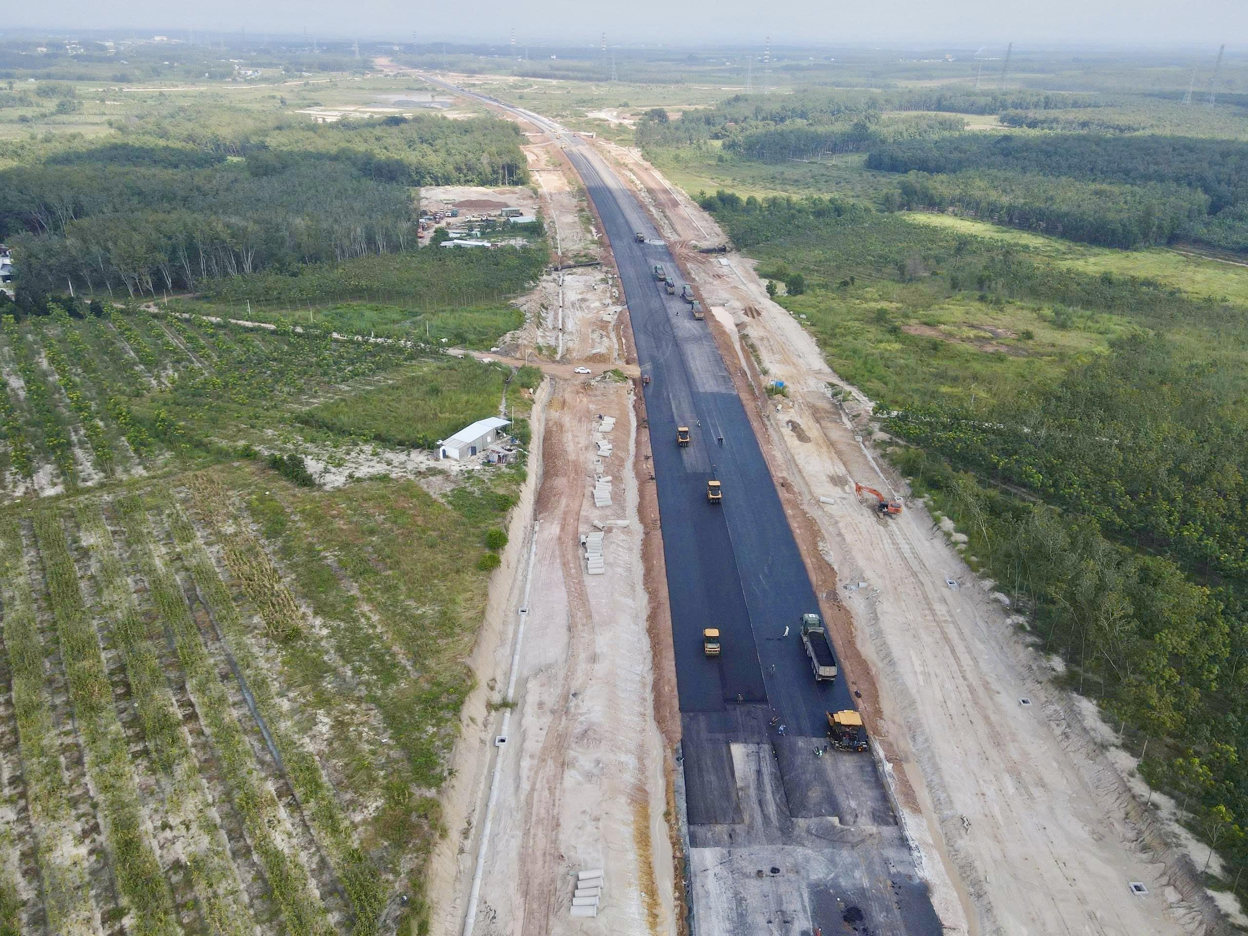 Cao tốc TP.HCM - Thủ Dầu Một - Chơn Thành qua Đồng Nai đang thảm nhựa, tăng tốc về đích- Ảnh 7.