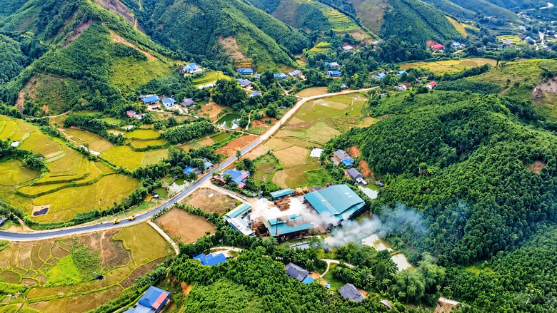Lào Cai: Tăng tốc thi công tỉnh lộ 160, phấn đấu thảm nhựa trước Tết- Ảnh 1.