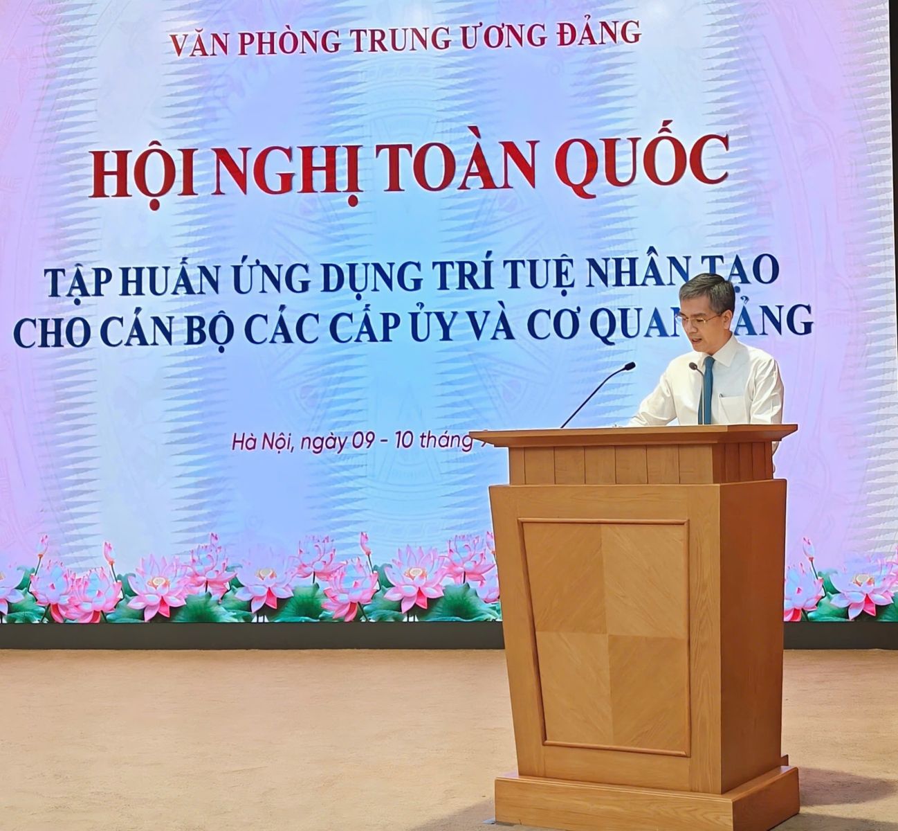 Tập huấn sử dụng trí tuệ nhân tạo cho cán bộ các cấp ủy và cơ quan đảng từ Trung ương tới xã, phường Tập huấn sử dụng trí tuệ nhân tạo cho cán bộ các cấp ủy và cơ quan đảng từ Trung ương tới xã, phường