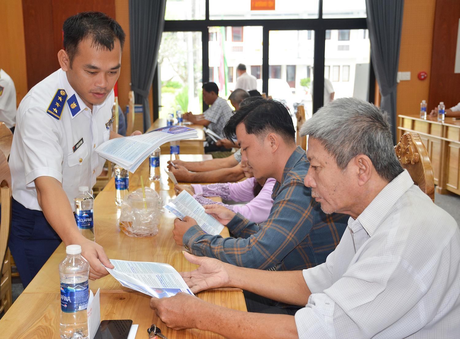 Ra khơi đúng luật, sớm gỡ “thẻ vàng”