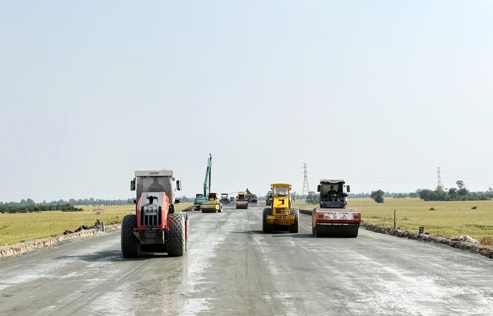 Cao tốc Châu Đốc - Cần Thơ - Sóc Trăng đoạn qua địa bàn tỉnh An Giang trước ngày thông xe kỹ thuật