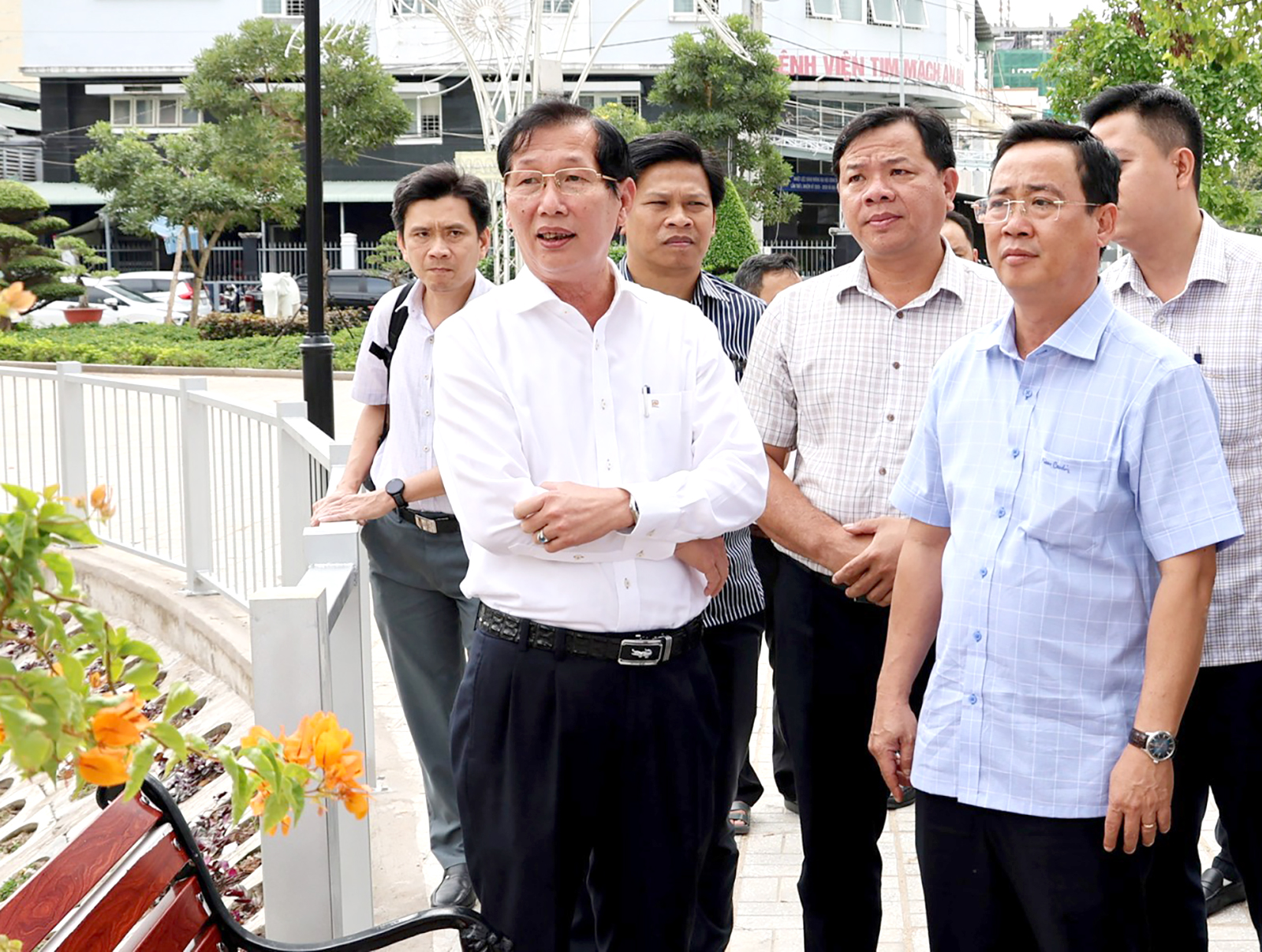 Phó Chủ tịch UBND tỉnh An Giang Lê Văn Phước kiểm tra tiến độ thi công các công trình trọng điểm