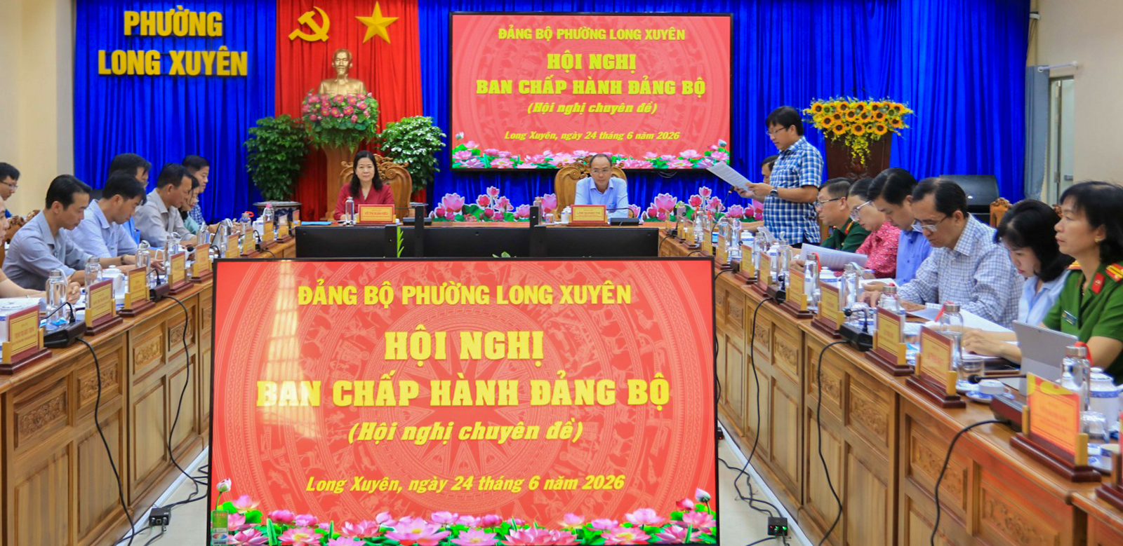 Hội nghị chuyên đề Ban Chấp hành Đảng bộ phường Long Xuyên Phó Chủ tịch UBND phường Long Xuyên Nguyễn Duy thông qua Tờ trình của Ban Thường vụ Đảng ủy