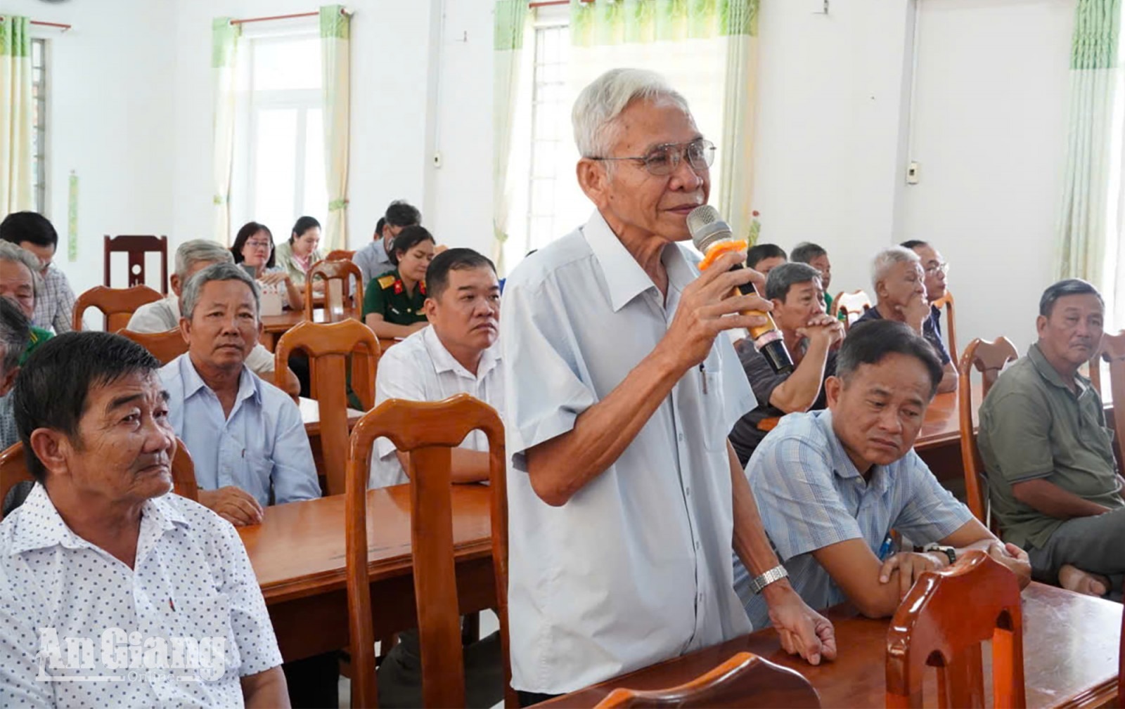 Phó Chủ tịch HĐND tỉnh An Giang tiếp xúc cử tri Bình Hòa