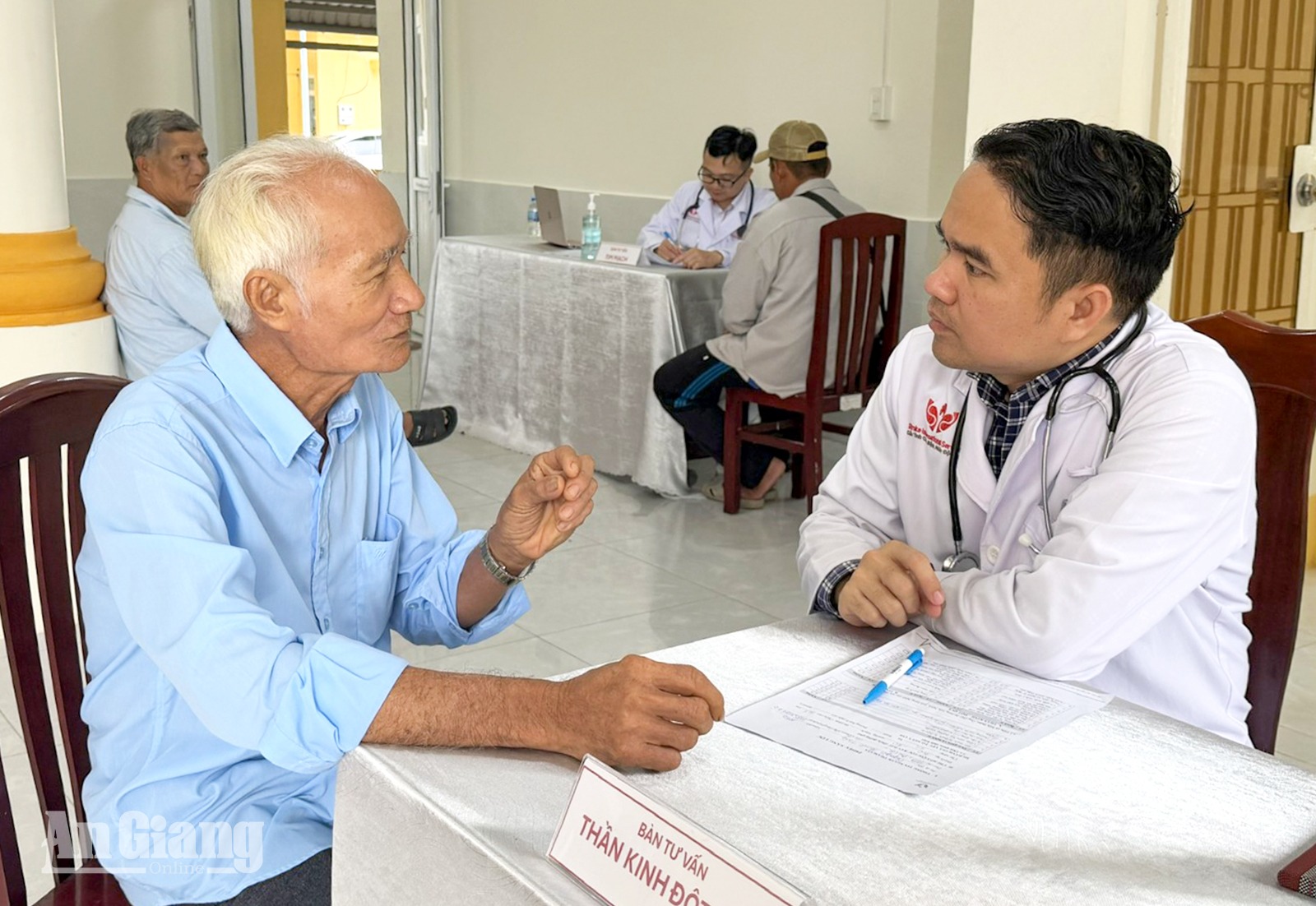 100 người dân Gò Quao được khám sức khỏe miễn phí