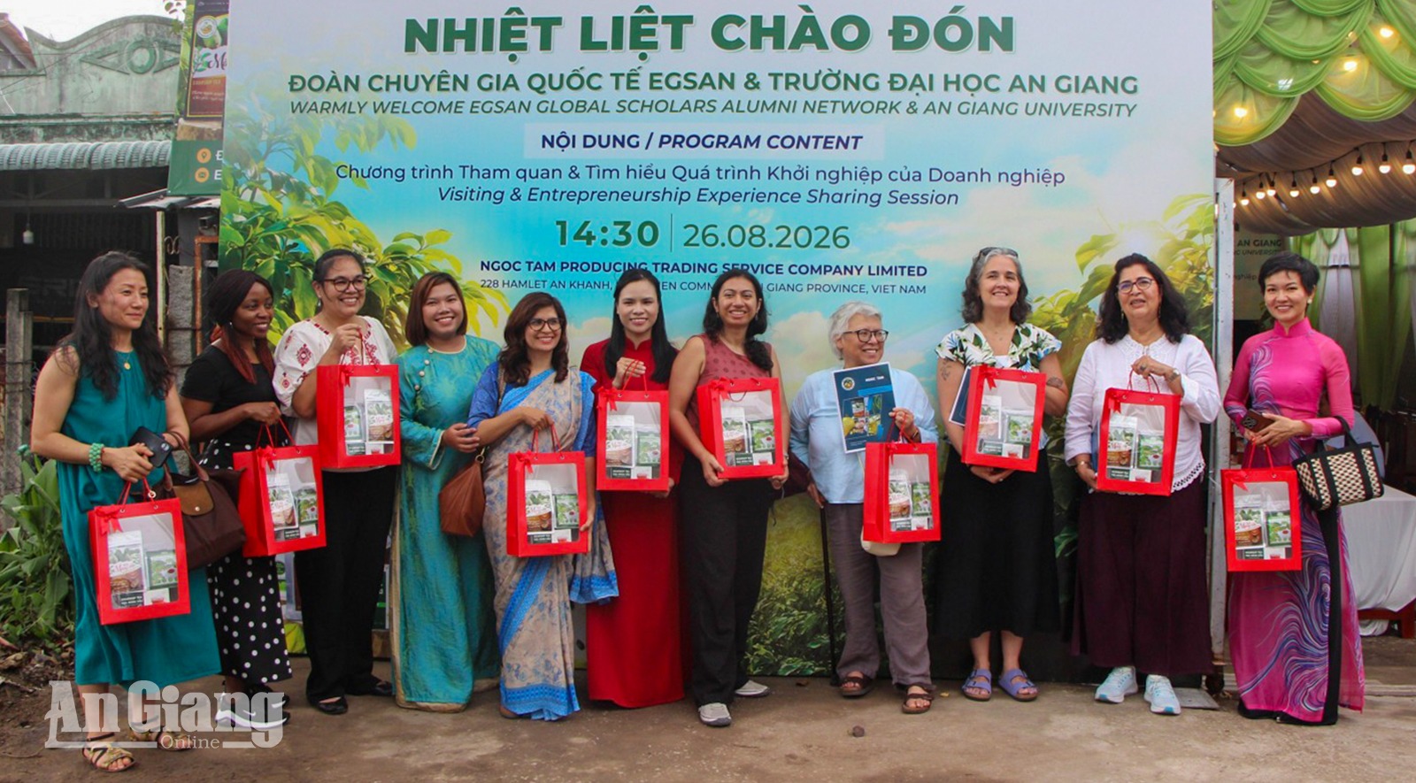 Chuyên gia quốc tế tìm hiểu mô hình phụ nữ khởi nghiệp ở An Giang