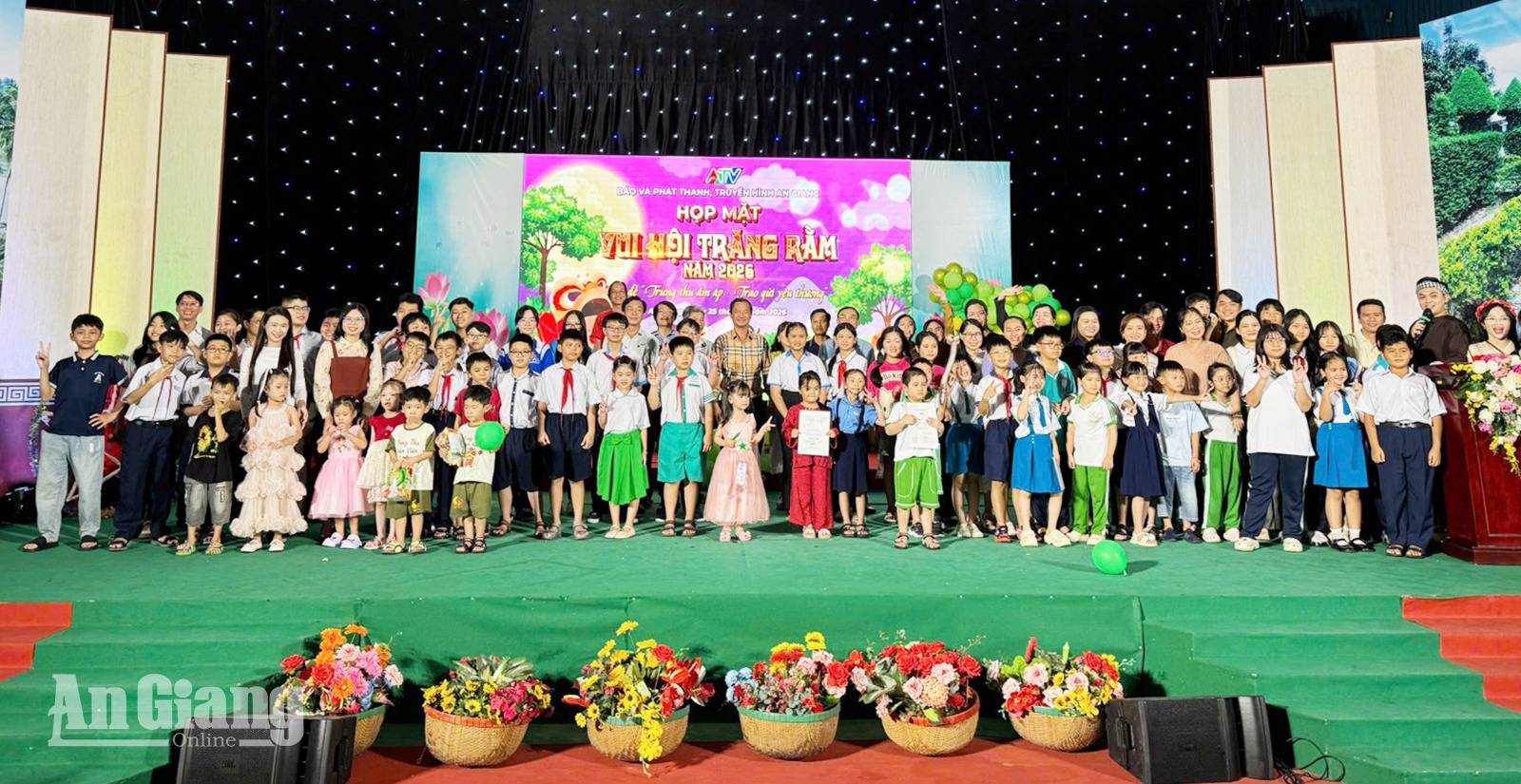 Báo và phát thanh, truyền hình An Giang khen thưởng 129 học sinh, sinh viên