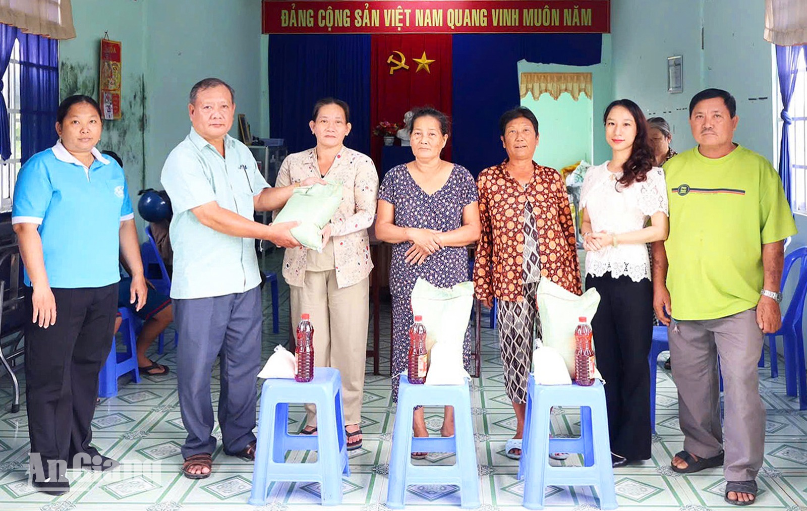 Đảng viên Vĩnh Thạnh Trung gần dân, sát việc