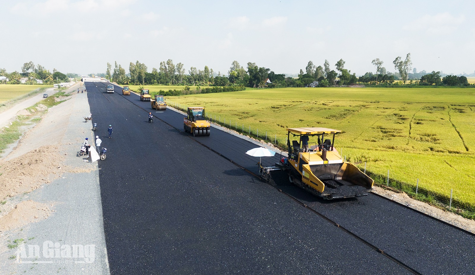 Tăng tốc thi công tuyến cao tốc Châu Đốc - Cần Thơ - Sóc Trăng
