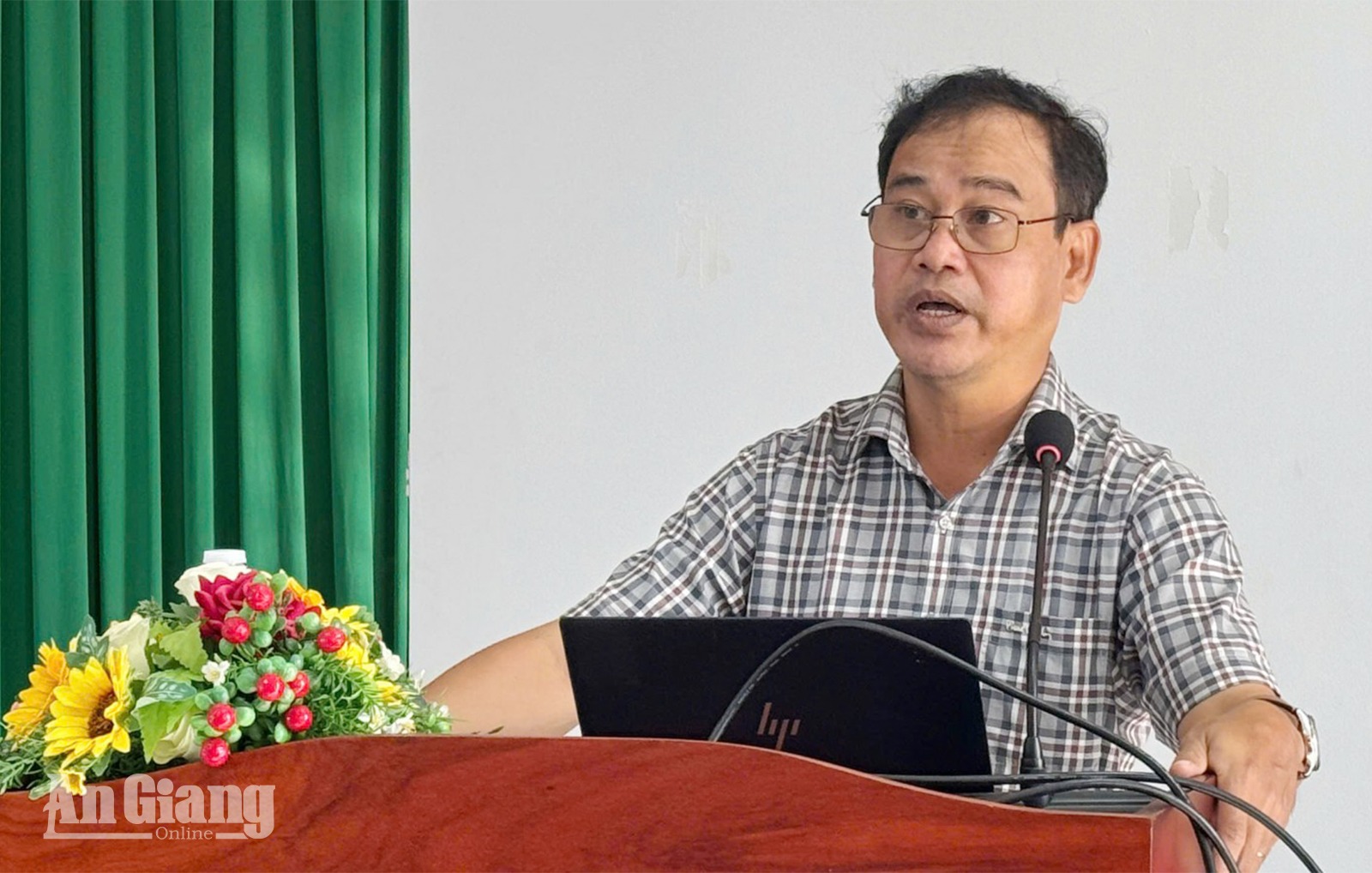 Gần 400 đại biểu vùng biên được thông tin chính sách mới