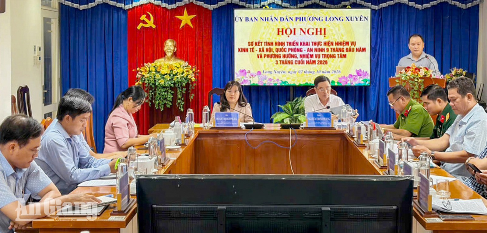 Long Xuyên phấn đấu tăng trưởng kinh tế từ 14% trở lên Quang cảnh hội nghị