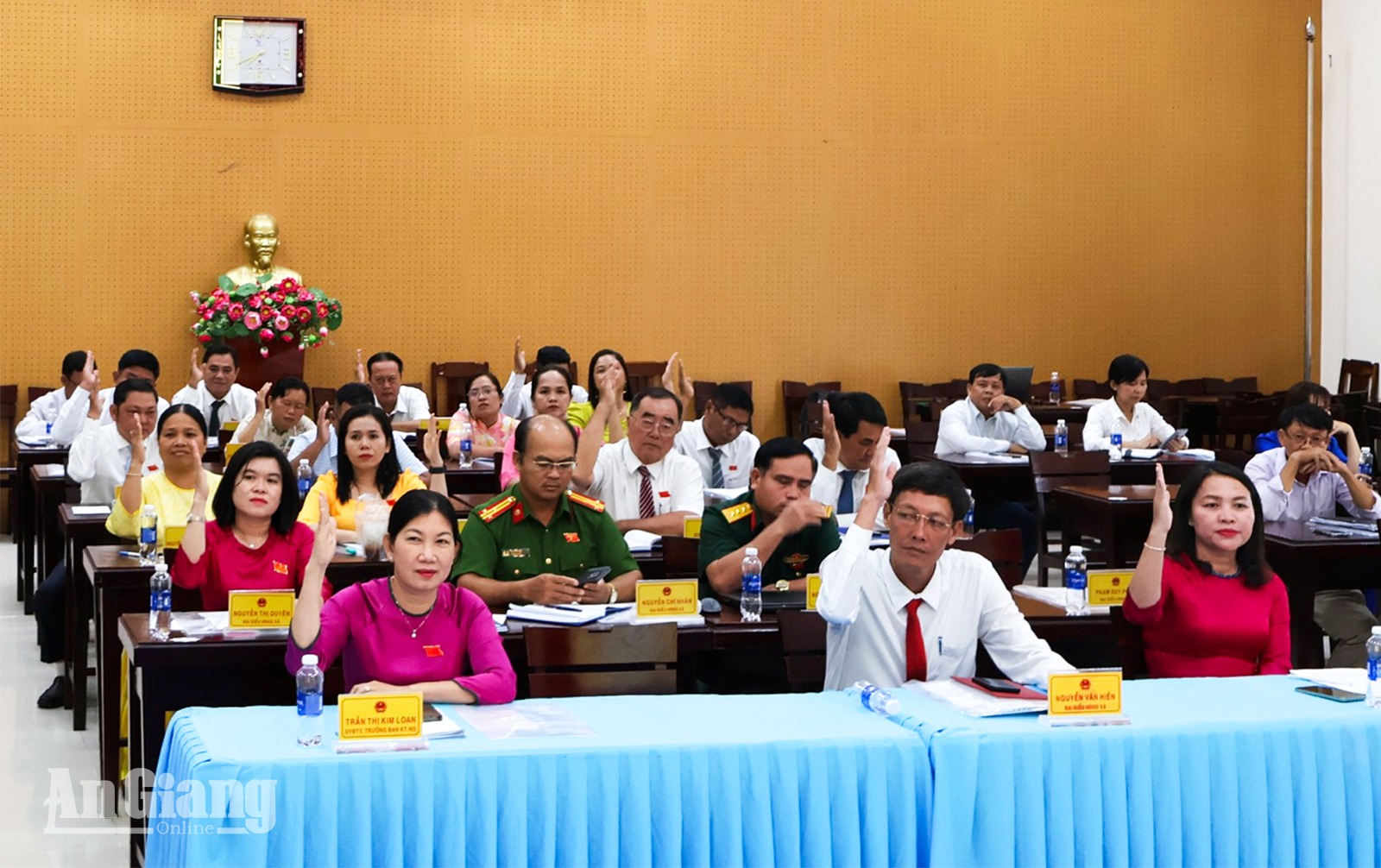 HĐND xã Châu Thành thông qua 4 nghị quyết về vốn và biên chế