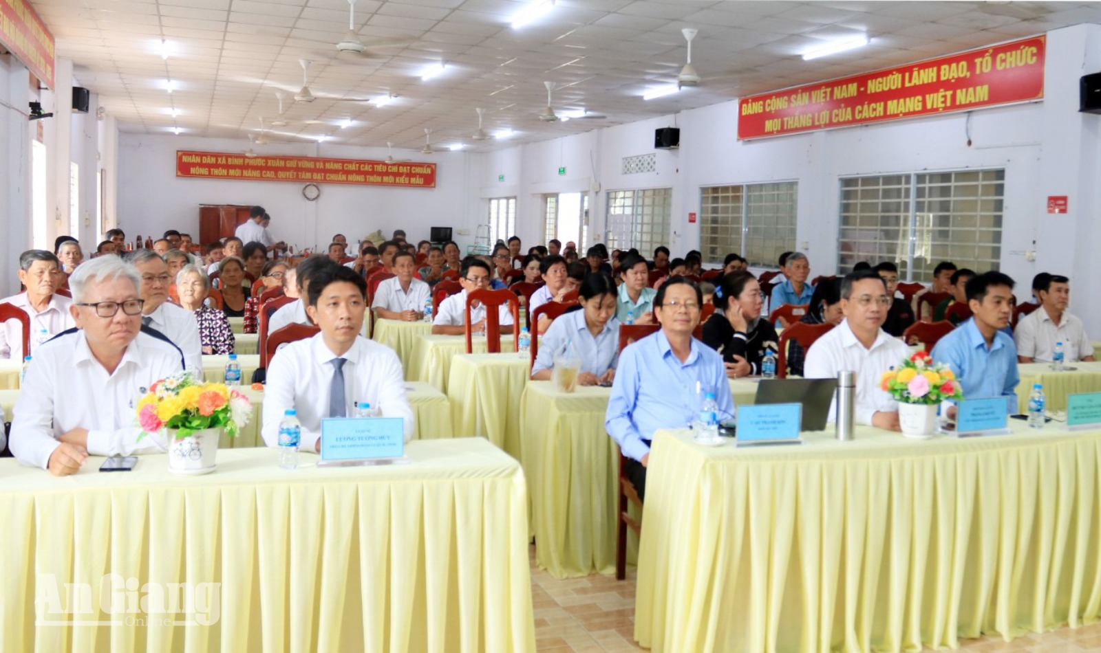 Cù Lao Giêng tổ chức tư vấn pháp luật miễn phí cho người dân