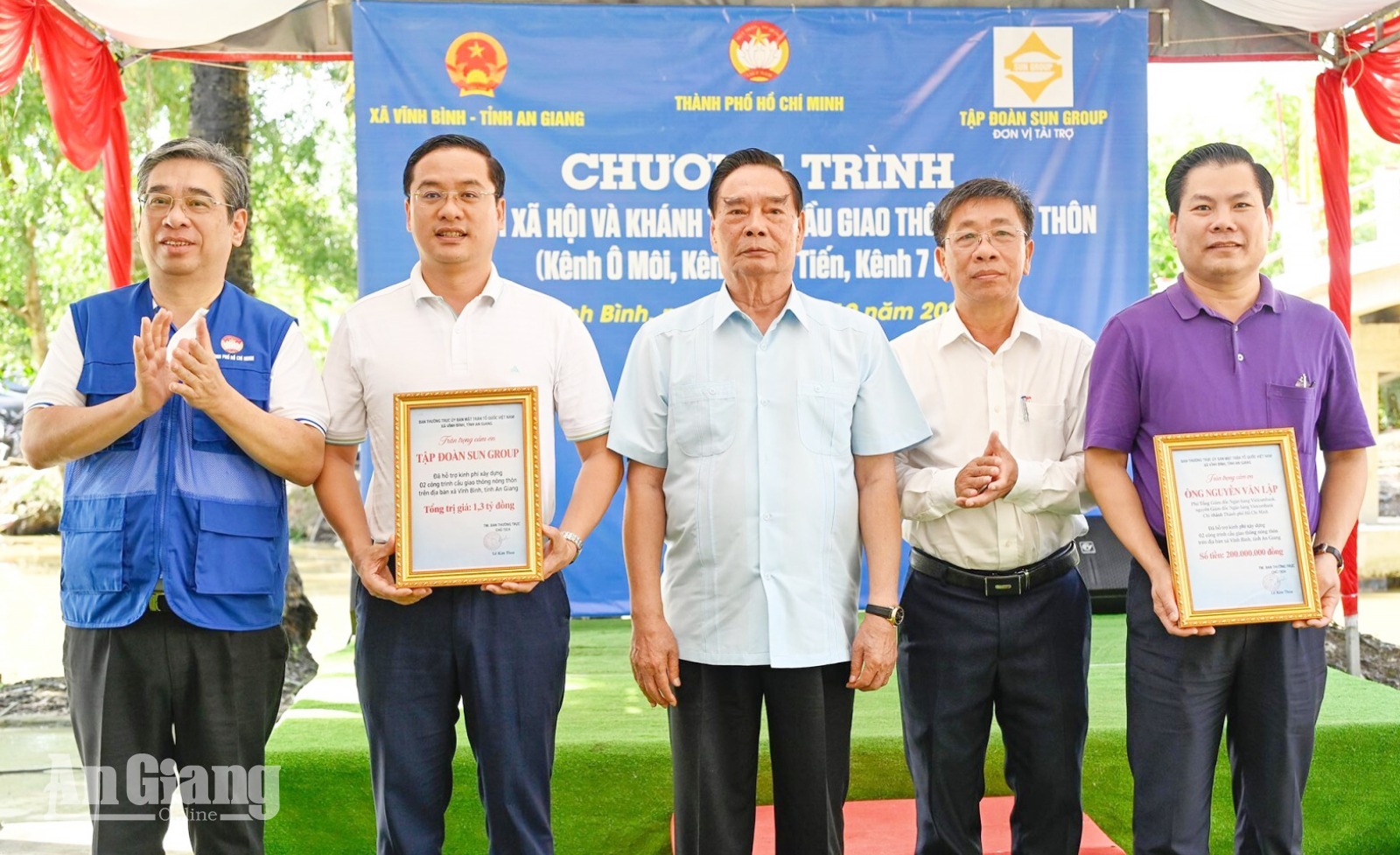 Đại tướng Lê Hồng Anh dự lễ khánh thành cầu nông thôn xã Vĩnh Bình