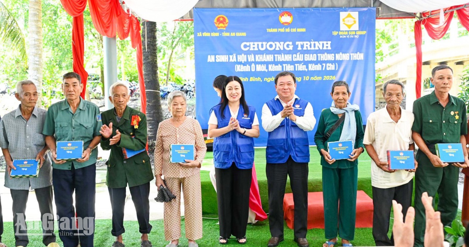 Đại tướng Lê Hồng Anh dự lễ khánh thành cầu nông thôn xã Vĩnh Bình