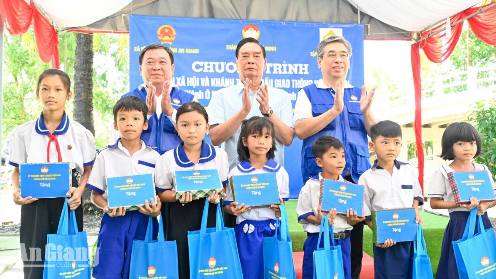 Đại tướng Lê Hồng Anh dự lễ khánh thành cầu nông thôn xã Vĩnh Bình