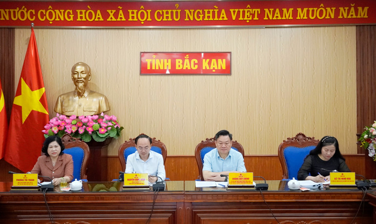 Tại điểm cầu tỉnh Bắc Kạn, tham dự phiên họp có các đồng chí Hoàng Duy Chinh, Ủy viên Ban Chấp hành Trung ương Đảng, Bí thư Tỉnh ủy, Trưởng đoàn ĐBQH tỉnh; Phương Thị Thanh, Phó Bí thư Thường trực Tỉnh ủy, Chủ tịch HĐND tỉnh; Nguyễn Đăng Bình, Phó Bí thư Tỉnh ủy, Chủ tịch UBND tỉnh; Đỗ Thị Minh Hoa, Ủy viên Ban Thường vụ Tỉnh ủy, Chủ tịch Ủy ban MTTQ Việt Nam tỉnh Bắc Kạn và lãnh đạo địa phương, sở, ngành liên quan. dsc6590.jpg