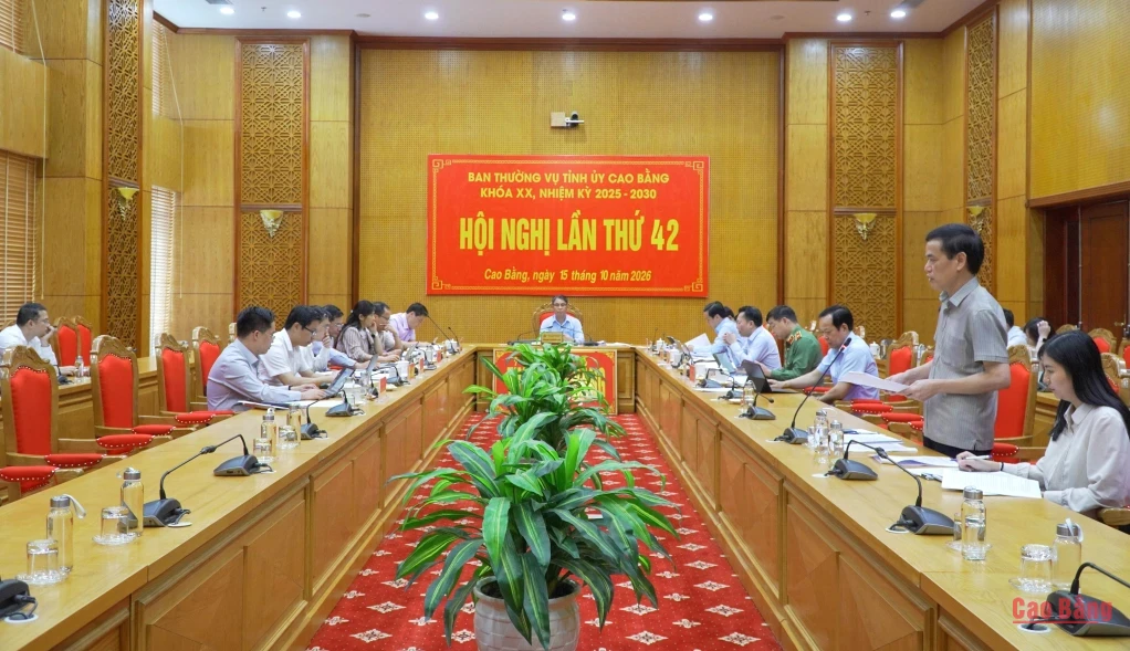 Lãnh đạo Báo và Phát thanh, truyền hình Cao Bằng báo cáo Đề án “Phát triển tổng thể Báo và Phát thanh, truyền hình Cao Bằng giai đoạn 2026 - 2030, định hướng đến năm 2045”.