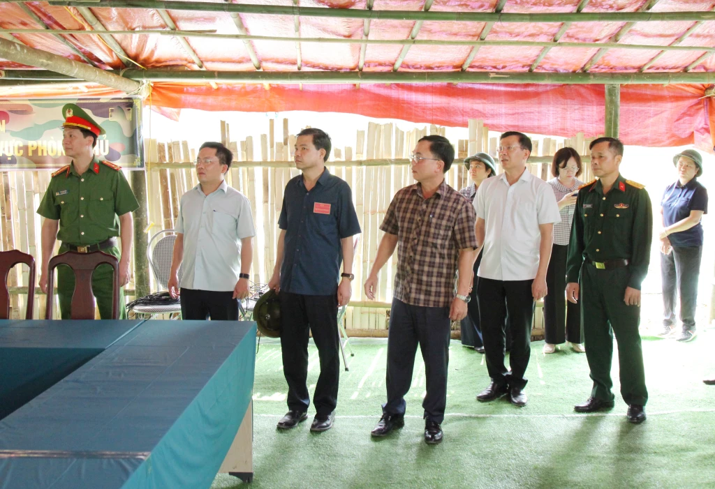 Đoàn công tác kiểm tra trực tiếp điểm diễn tập tại xã Quảng Uyên.