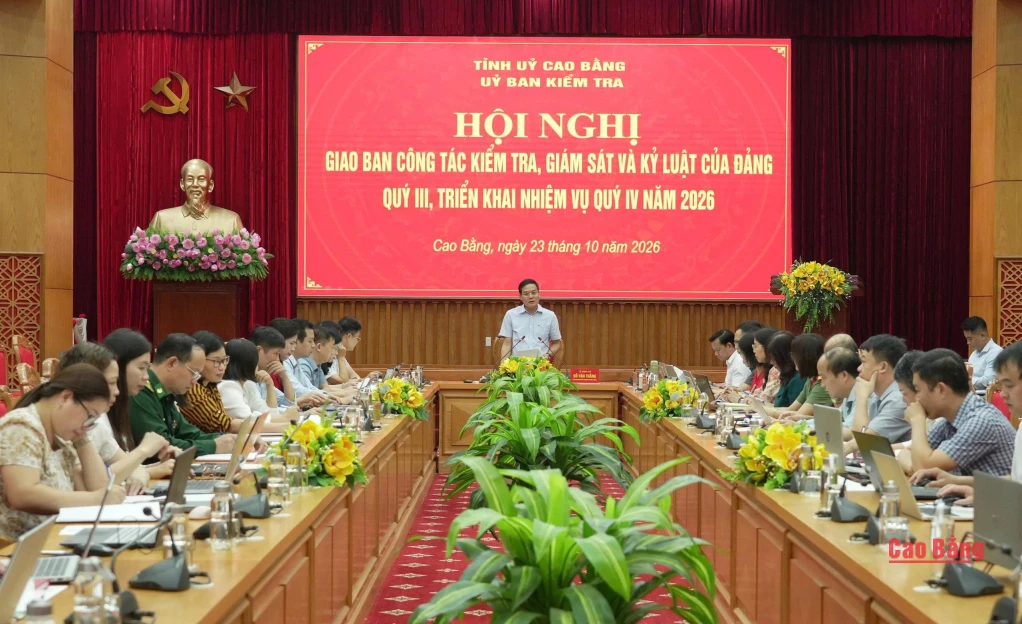 Đồng chí Đỗ Văn Thắng, Ủy viên Ban Thường vụ Tỉnh ủy, Chủ nhiệm Ủy ban Kiểm tra Tỉnh ủy phát biểu tại hội nghị.