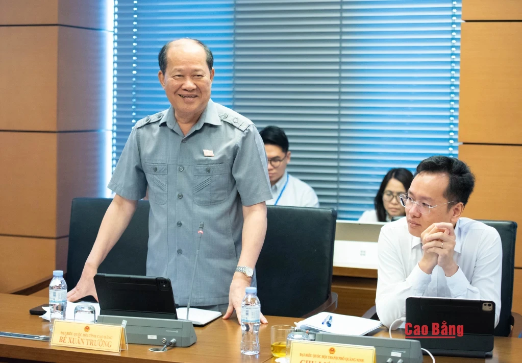 Đại biểu Bế Xuân Trường, Phó Chủ tịch Ủy ban Trung ương MTTQ Việt Nam, Chủ tịch Hội Cựu chiến binh Việt Nam phát biểu thảo luận tại tổ.