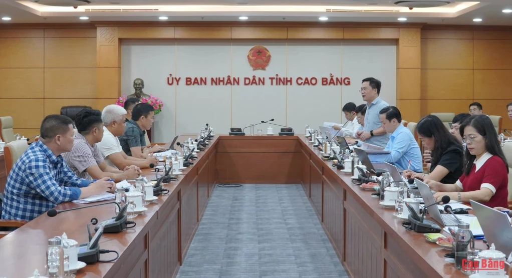 Các đại biểu dự buổi làm việc.