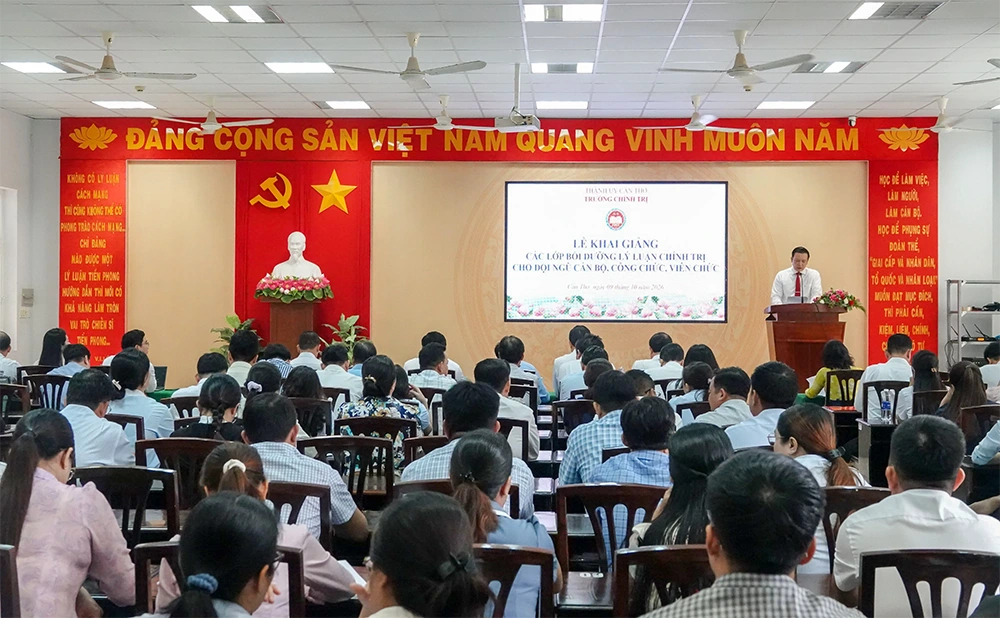 Gần 700 cán bộ, công chức, viên chức được bồi dưỡng lý luận chính trị