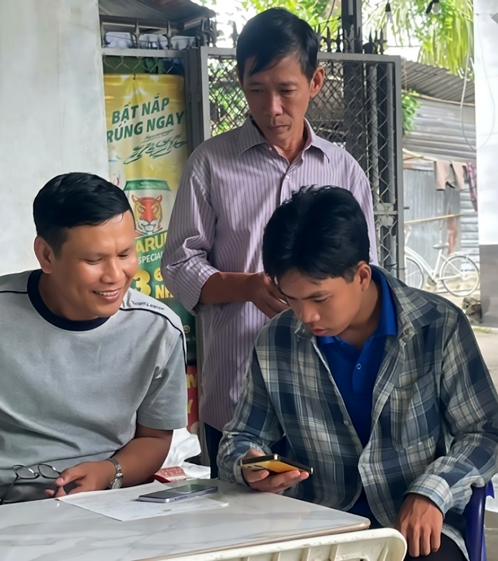 Hội Nông dân xã Đại Hải tích cực hướng dẫn kỹ năng số cho người dân