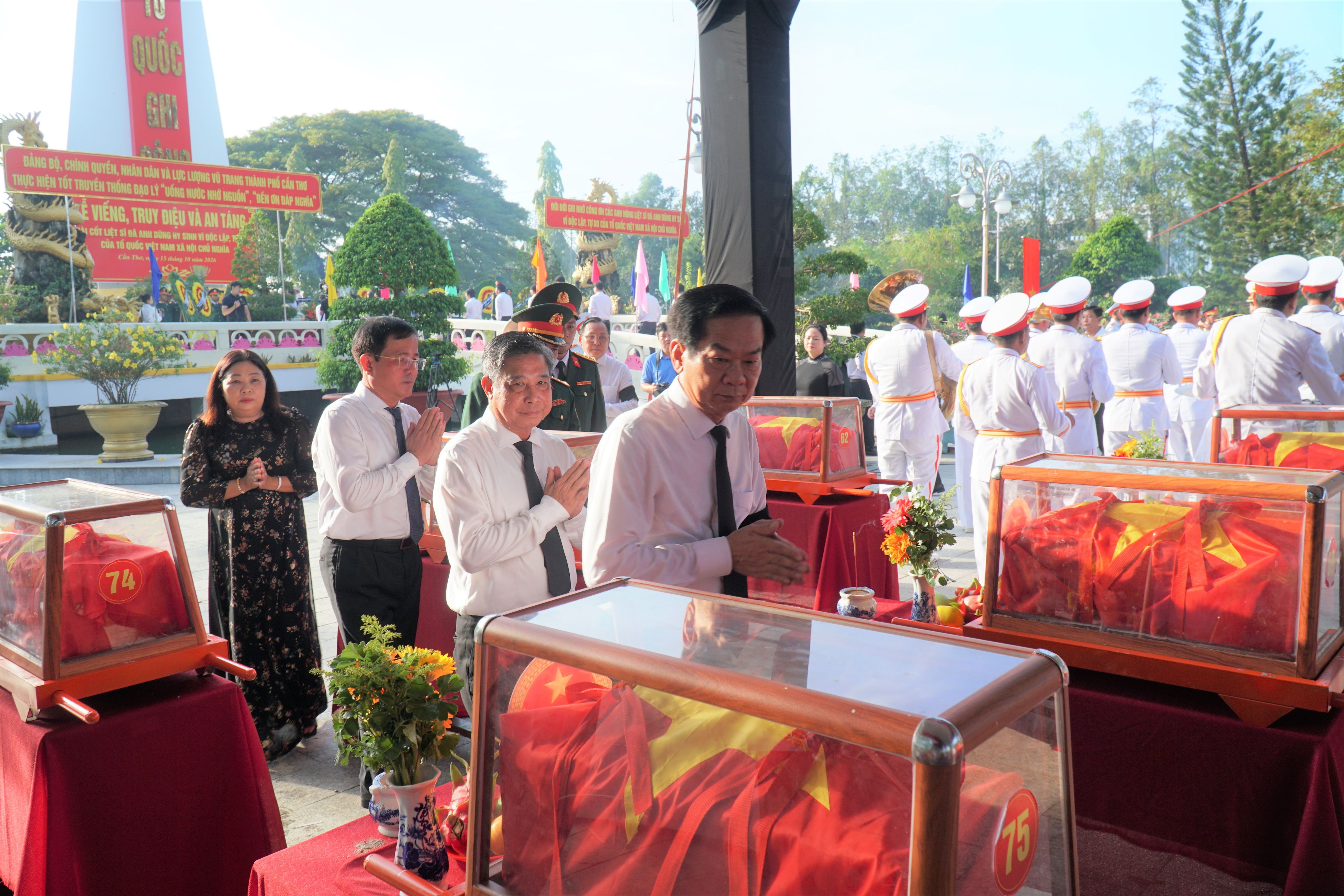 TP Cần Thơ tổ chức Lễ viếng, truy điệu và an táng 120 hài cốt liệt sĩ